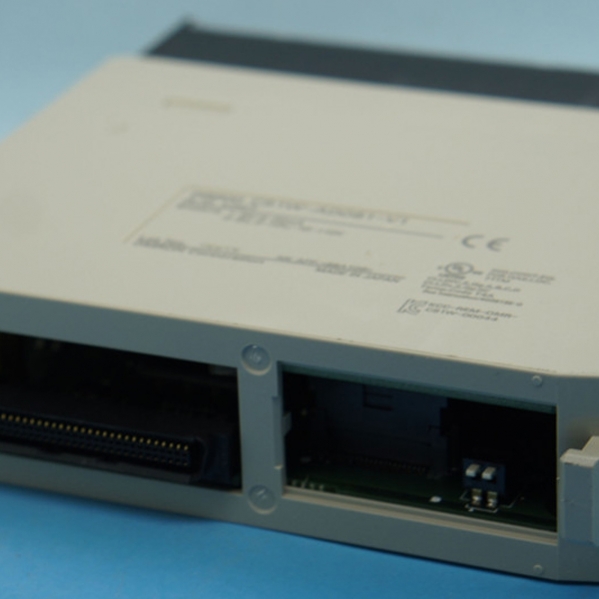 new Omron CS1W-AD081-V1 PLC programmable controller module