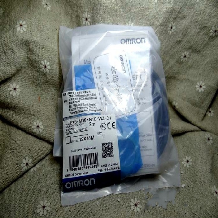 IN BOX Proximity Switch NEW E2B-M18KN10-WZ-C1 RON 2M