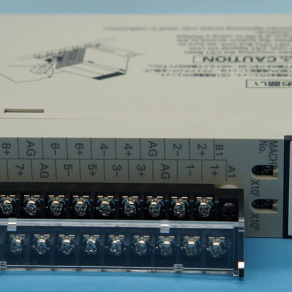 new Omron CS1W-AD081-V1 PLC programmable controller module