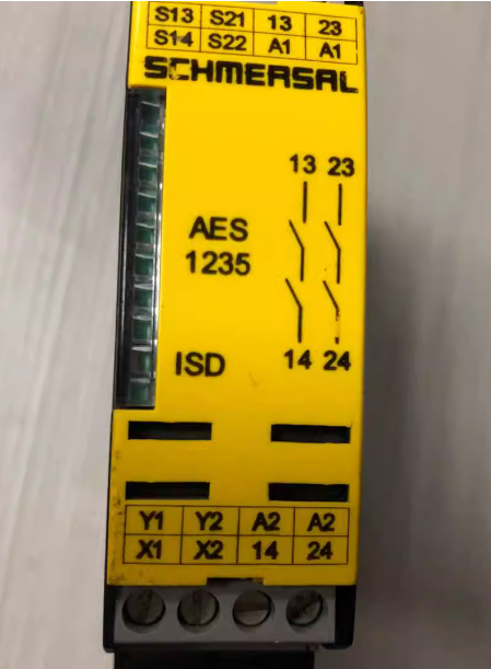 New and Original Safety relay schmersal AES1235