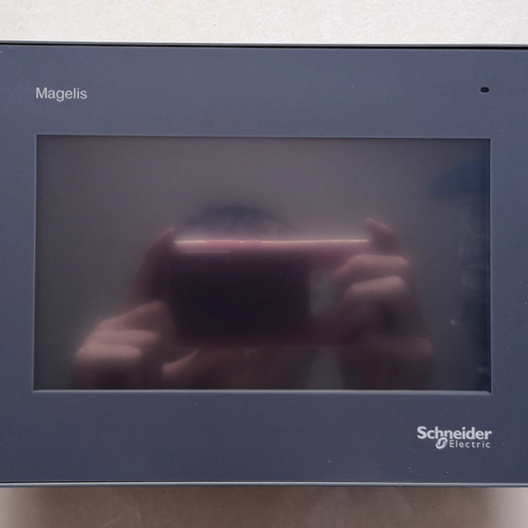 Schneider touch screen HMIGXU5512