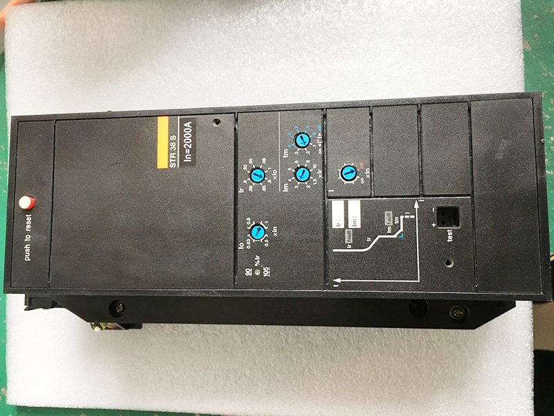 used Schneider Electric STR28D 1600 Amp