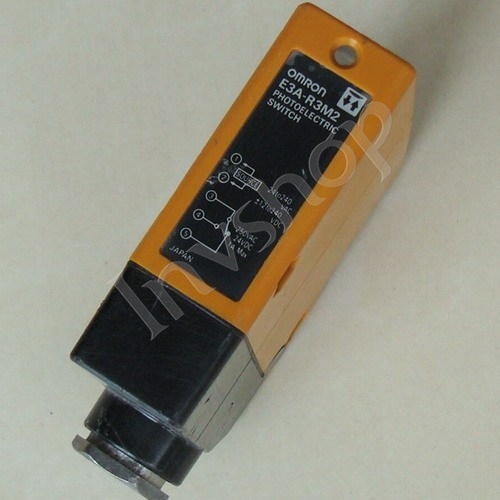 Omron E3A-R3M2 photoelectric sensors